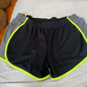 Active wear shorts size 1x also have matching tank top